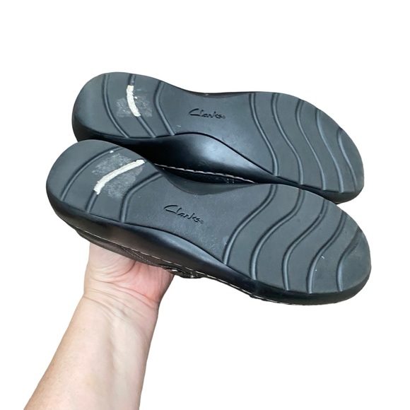 Clark's Black Flat Casual Shoe Closed Toe comfortable Slip-On Loafer size 7 M - Picture 6 of 9